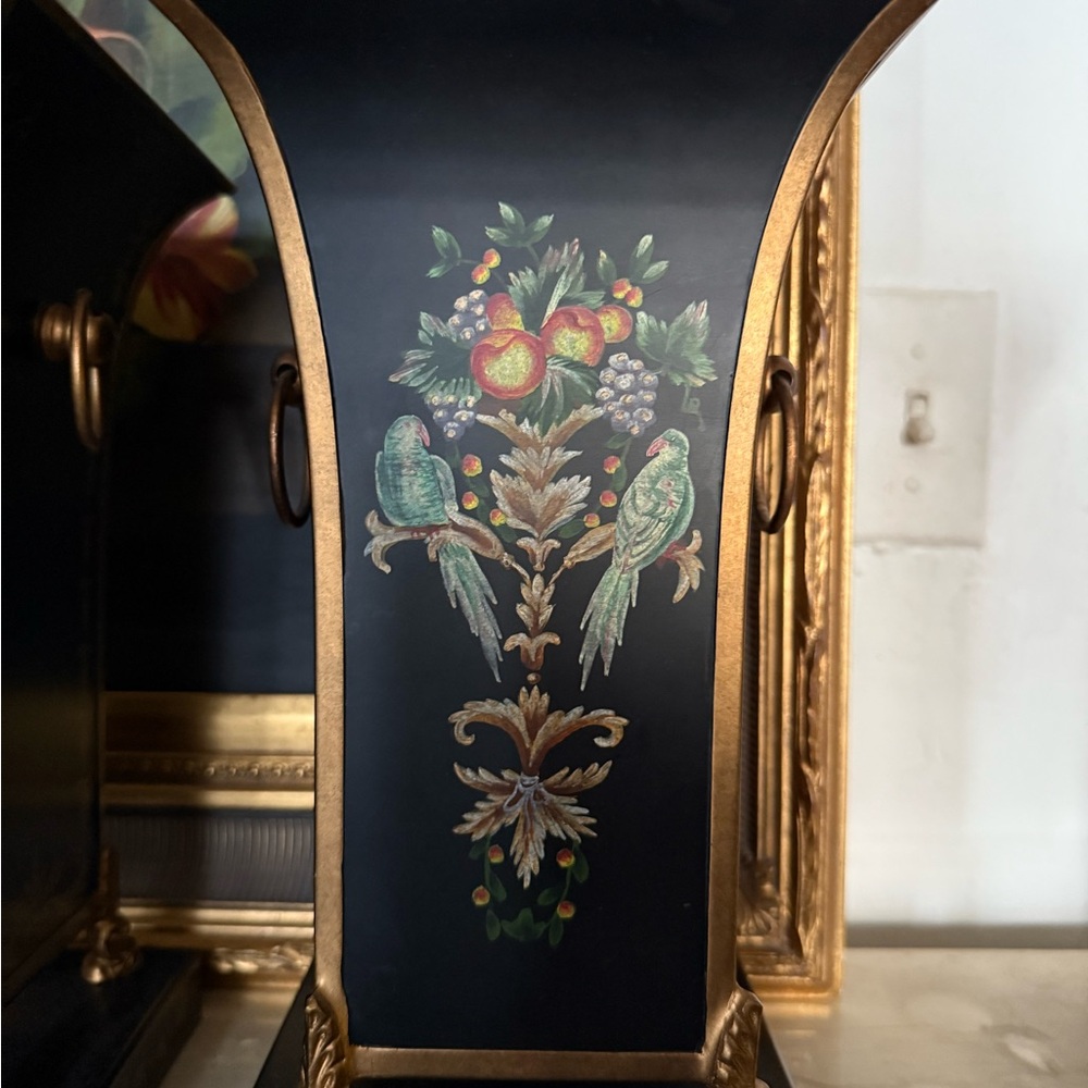 Elegant Black and Gold Vases - Picture 2 of 5